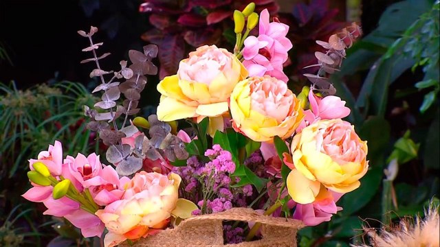 bd-le-mostramos-como-hacer-arreglos-con-flores-permanentes-210122