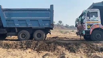 ठेकेदार के सुपुर्द होने से पहले रेत खदानो से हो रहा जमकर उत्खनन
