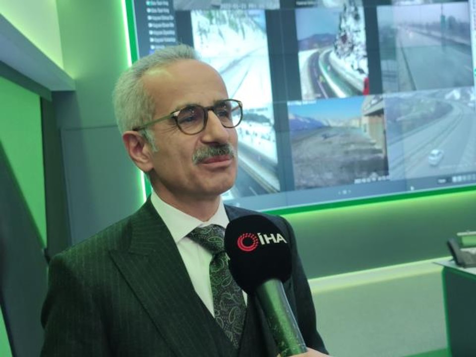 Karayolları Genel Müdürü Uraloğlu: "Bu akşamdan itibaren, çok çok zorunlu olmadıkça özellikle ağır taşıtların trafiğe çıkmamasını öneriyoruz"