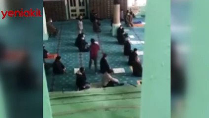 Cuma Hutbesi okunurken camiye giren kadından 'hepimiz açız' provokasyonu!