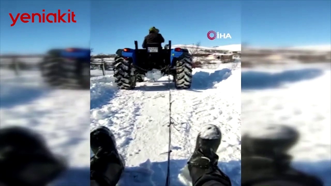 Traktör arkasında sörf keyfi! Eğlenceli anlar böyle kaydedildi