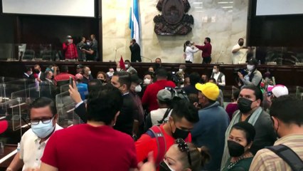 Congreso de Honduras inaugura legislatura entre golpes y rebelión contra Castro