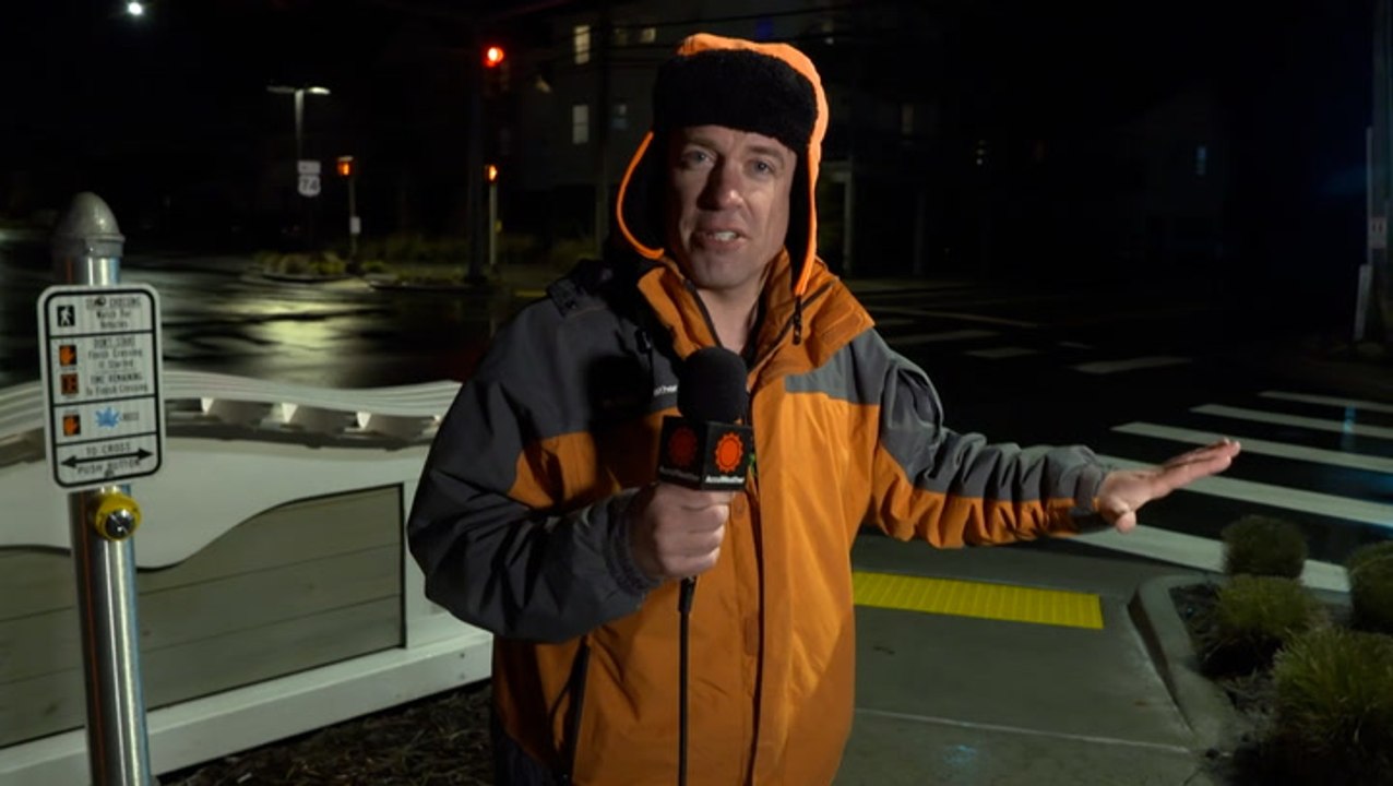 Ice starting to build up in North Carolina beach towns