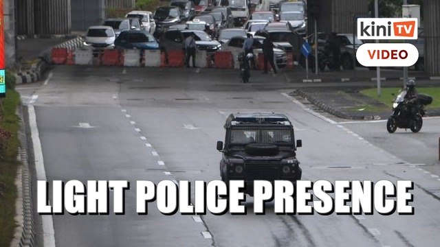 #TangkapAzamBaki: Traffic diverted from Bangsar LRT