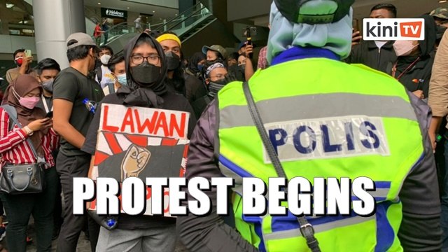 Protesters gather at Bangsar LRT, #TangkapAzam Baki rally takes shape