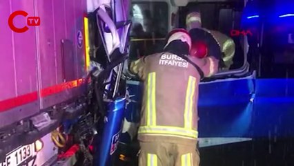 Bursa'da yolcu minibüsü TIR'a arkadan çarptı: 4 yaralı