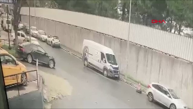 Beylikdüzü'nde kapısı açık otomobilden düşen öfkeli sürücü ölümden döndü