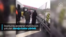 İstanbul'da arızalanan metrobüsün yolcuları durağa kadar yürüdü