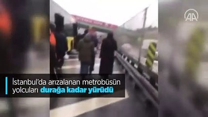 İstanbul'da arızalanan metrobüsün yolcuları durağa kadar yürüdü