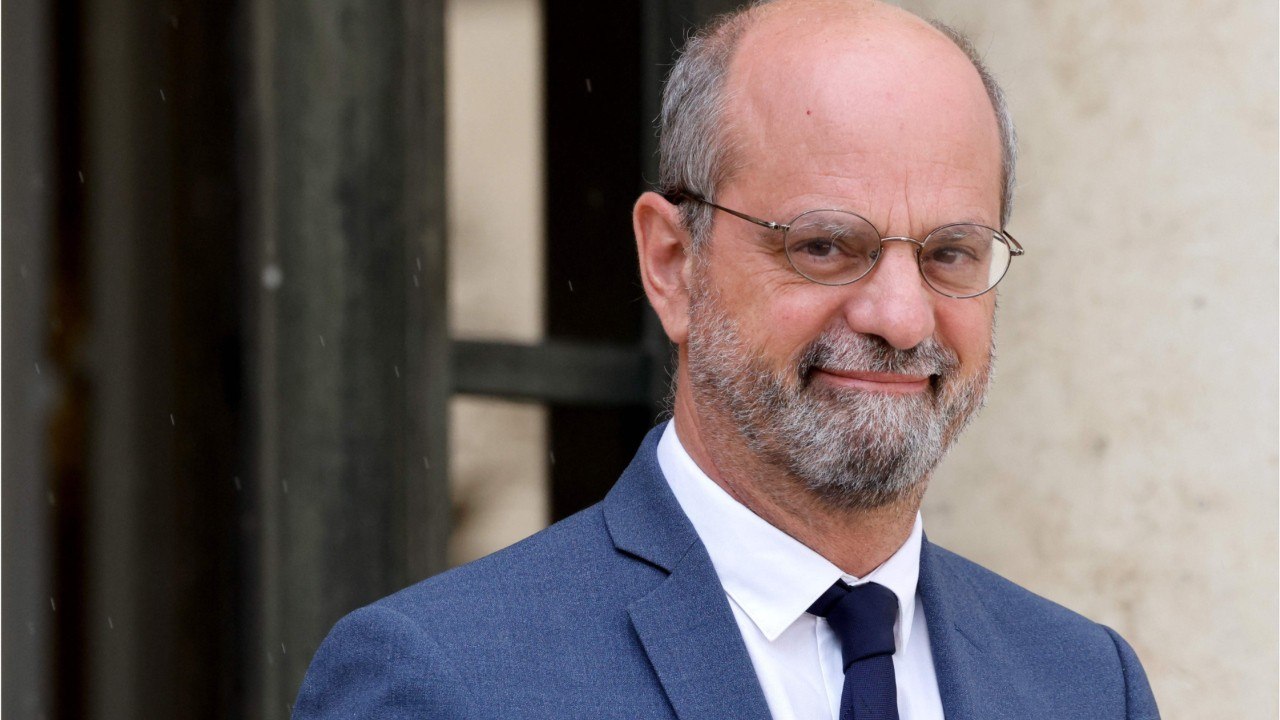 GALA VIDEO - Jean-Michel Blanquer lâché par ses collègues après ses vacances à Ibiza : "La séquence est mortelle pour lui"