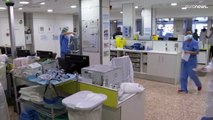 شاهد: مستشفى إسباني لا يرى نهاية لمعركة القضاء على كوفيد