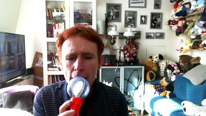 Wiwi égratigne "the folks who live on the hill"