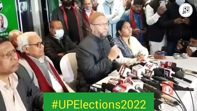 बैरिस्टर असदुद्दीन ओवैसी साहब ने आज लखनऊ में बाबू सिंह कुशवाहा जी और वामन मेश्राम जी के साथ प्रेस वार्ता की। AIMIM “भागीदारी परिवर्तन मोर्चा” के तहत विधानसभा चुनाव में हिस्सा लेगी। मोर्चा सारे 403 सीटों पर चुनाव लड़ेगा।