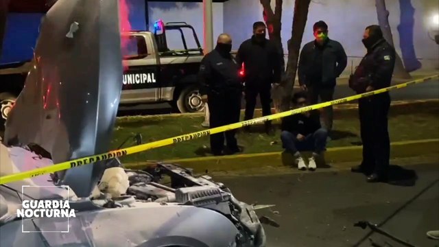 Lesionado tras impactar su vehículo contra un árbol en la colonia Lomas del Valle