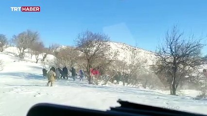 Ambulans helikopter yarım metrelik kara iniş yaptı