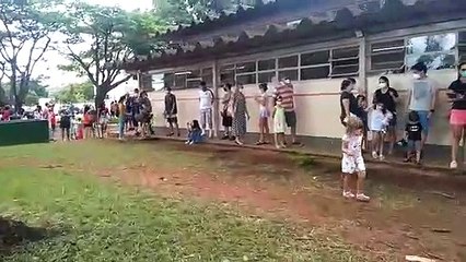 UBS 2 da Asa Norte  registrou longa fila para a vacinação de crianças de 6 anos ou mais neste sábado (22/1)