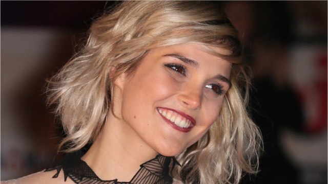 FEMME ACTUELLE - Camille Lou ( Je te promets ) : ses confidences émouvantes sur sa famille