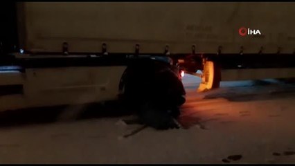 Kar yağışı etkili oldu, araçlar yolda mahsur kaldı