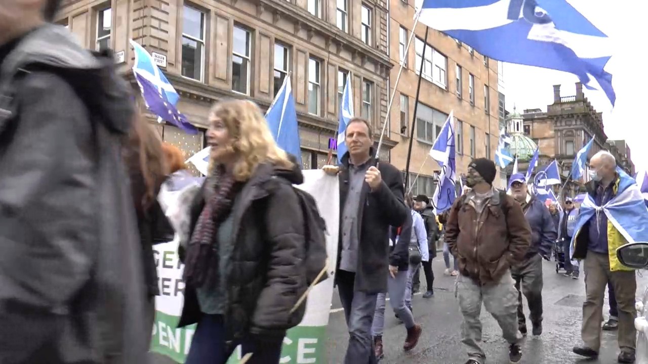 Cientos de escoceses se manifiestan en Glasgow contra el "Partygate"