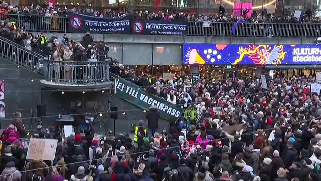 Quarto dia com mais de 50 mil infeções em Portugal e na Suécia grita-se contra as vacinas