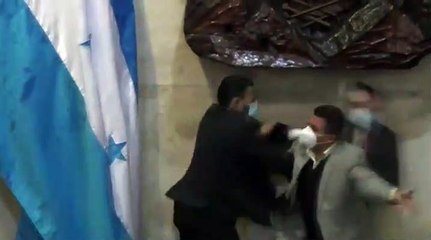 Inaugurado el nuevo Congreso de Honduras entre golpes y denuncias de traición a Xiomara Castro
