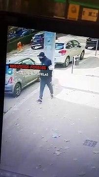 Polizia insegue auto, conducente spara a due agenti di Polizia