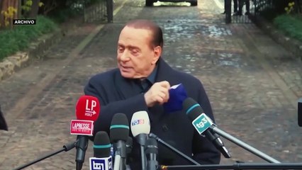 Berlusconi renuncia a la presidencia y da "un paso más en el camino de la responsabilidad nacional"