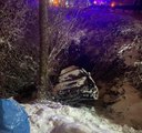 Son dakika haberleri: Buzlu yolda kayan otomobil dere yatağına uçtu: 1 ölü, 3 yaralı