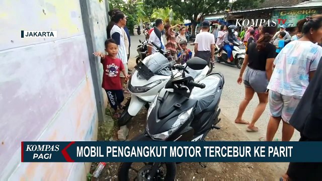 Dua Unit Motor Baru Rusak Akibat Mobil Pikap Terjun ke Parit di Tanjung Priok
