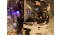 Amasya-Merzifon’da yolcu otobüsü bariyerlere çarptı: 30 yaralı