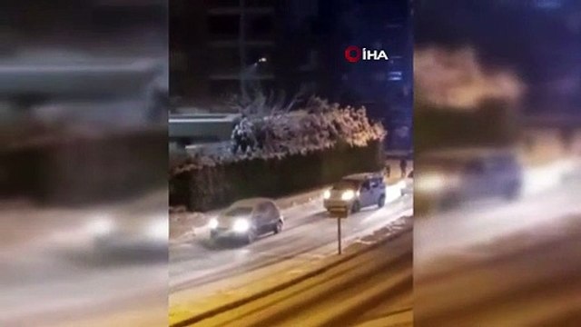 Bursa’da yoğun kar yağışı nedeniyle araçlar ilerlemekte güçlük çekti