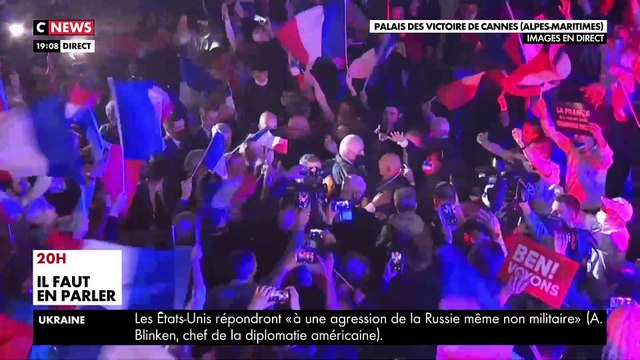 Revoir en vidéo l'arrivée triomphale d'Eric Zemmour hier lors de son meeting hier en Cannes devant 4.000 personnes avec ses nouvelles recrues dont l'avocat Gilbert Collard