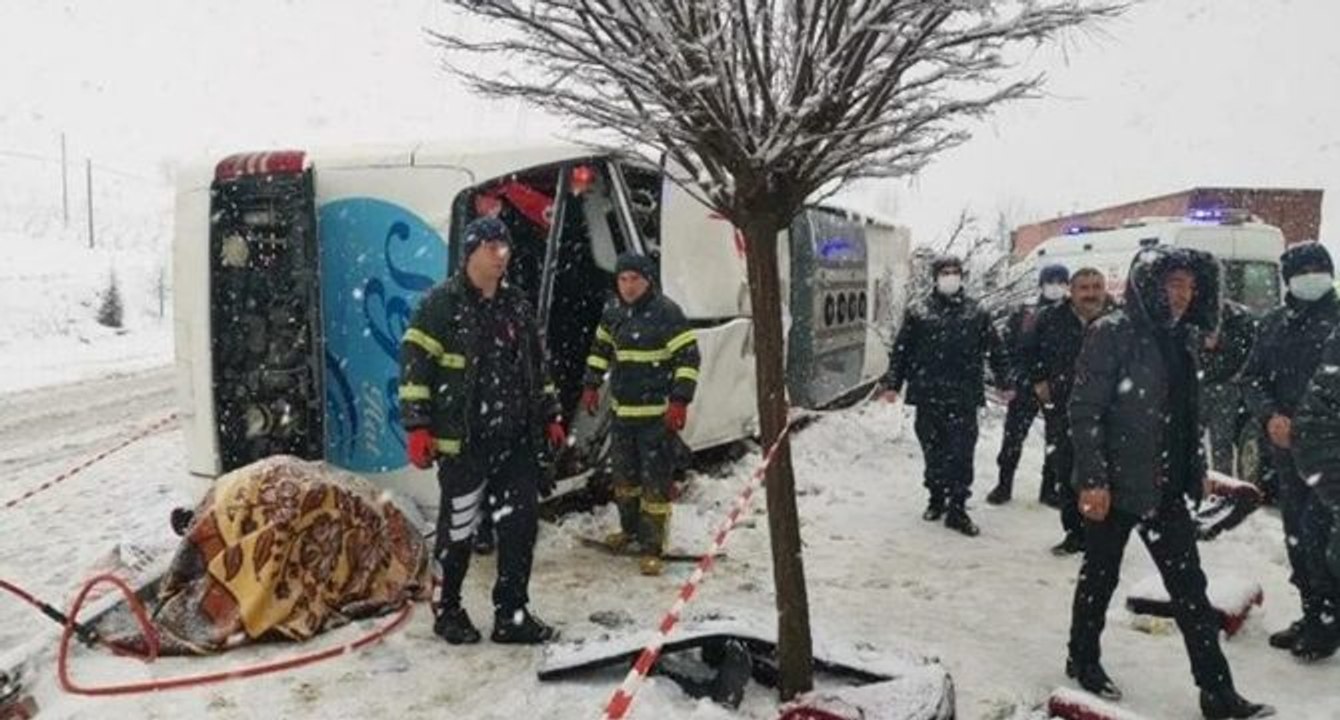 Tokat’ta yolcu otobüsü devrildi: 1 ölü, çok sayıda yaralı