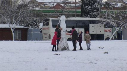 Son dakika gündem: BAĞCILAR'DA ÇOCUKLARIN KAR KEYFİ