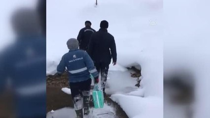 Son dakika haberleri: Engelli hastanın ilacını jandarma ekipleri teslim etti