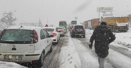 TEM ve D-100’ün İstanbul istikameti ulaşıma kapandı