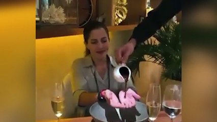 Çikolatayı Ellerine Dökerek Yediler