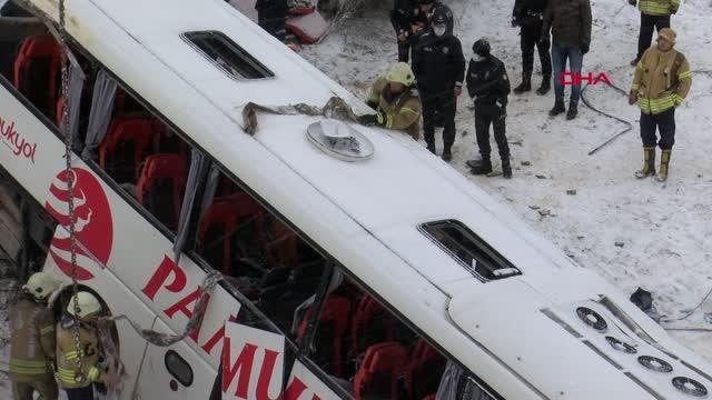 BEYKOZ KUZEY MARMARA OTOYOLU'NDA YOLCU OTOBÜSÜ ŞARAMPOLE YUVARLANDI 3 ÖLÜ 9 YARALI