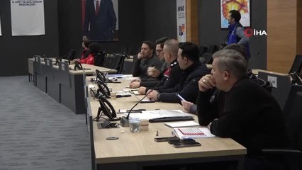 "Yaklaşık 3 bin kişi misafir ediliyor" Vali Ayhan, "mecbur kalmadıkça dışarı çıkmayın"