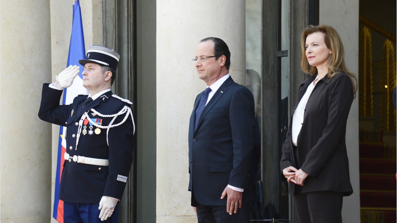 FEMME ACTUELLE - Valérie Trierweiler "a tenté d'avaler des médicaments" : cette nuit effroyable avec François Hollande