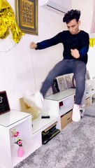 لما تكون قاعد في البيت وبترقص مش هتبطل ضحك