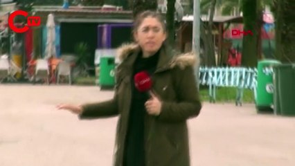 Rize'de sahildeki yürüyüş yolunda göçük: Belediye aracı çukura düştü