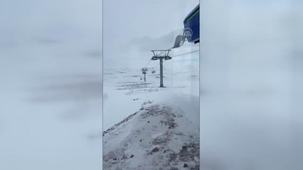 Yalnızçam Kayak Merkezi'nde rüzgar nedeniyle telesiyej hattı boşaltıldı