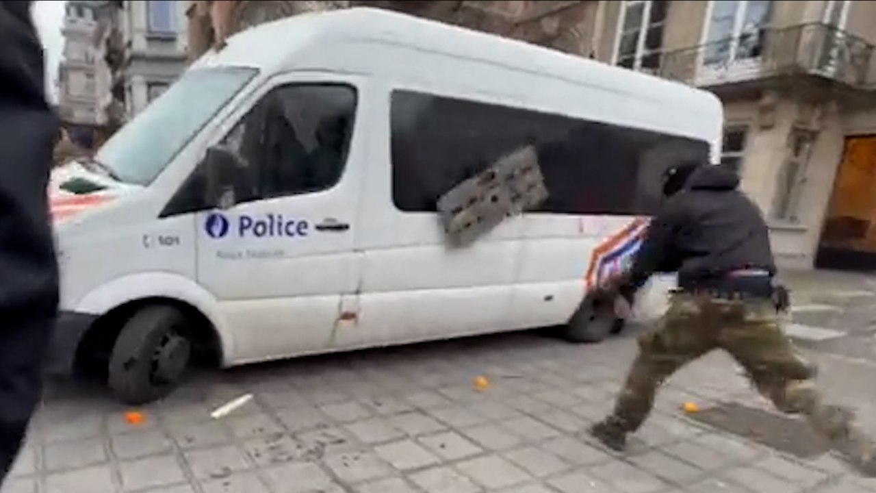 Grosses tensions en marge d'une manifestation contre les restrictions sanitaires à Bruxelles
