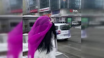 Esenler'de1.70 boyundaki kardan gelin vatandaşların ilgi odağı oldu
