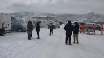 AFYONKARAHİSAR - Kar yağışından etkilenen yaya ve sürücülere çorba ikramı