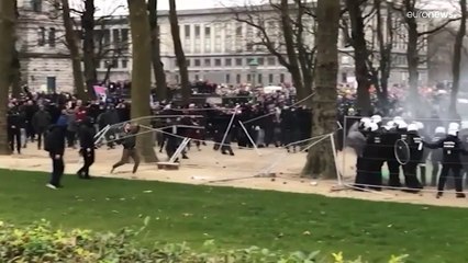 Vízágyúval oszlattak a rendőrök Brüsszelben