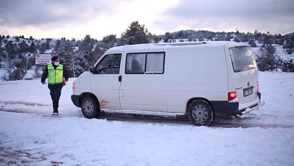 Son dakika haberi... Jandarmadan yolda kalan vatandaşlara yardım