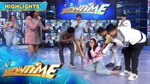 It's Showtime hosts help Kim Chiu stand up | It’s Showtime