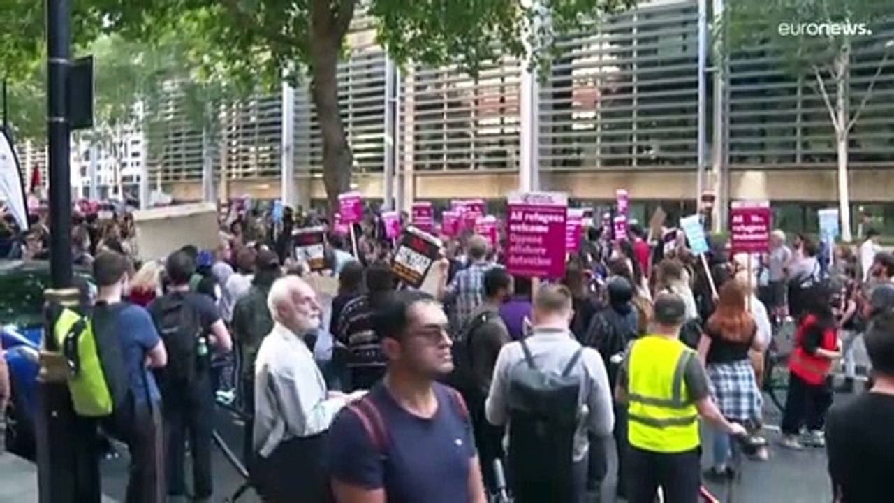 Briten schicken Asylsuchende nach Ruanda